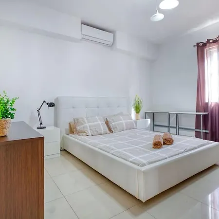 Near Promenade & Ferries Apartment Tal-Hriereb