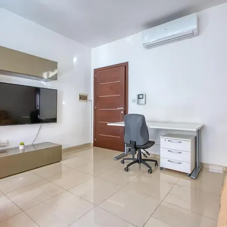 Apartment Spacious 1Br, Walk To Sliema & Waterfront