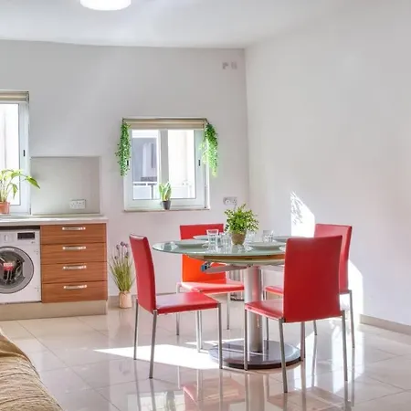 Apartment Spacious 1Br, Walk To Sliema & Waterfront *