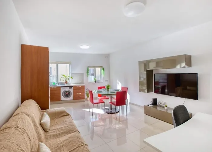 Near Promenade & Ferries Tal-Hriereb