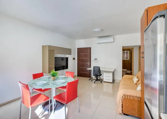 Near Promenade & Ferries