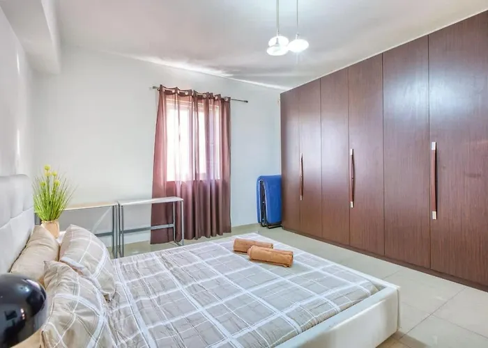 Near Promenade & Ferries Appartement Tal-Hriereb